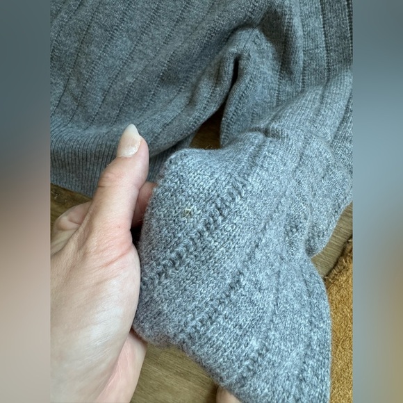 🍂NWT RECTO Bold Rib Slit Detail V Neck Sweater - Picture 9 of 11